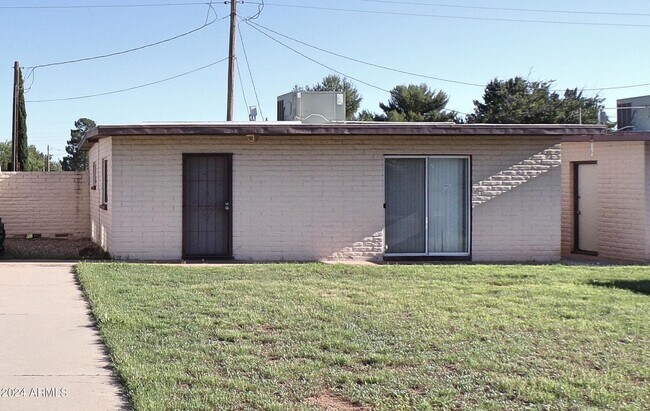 Building Photo - 95 E Jennifer Ln