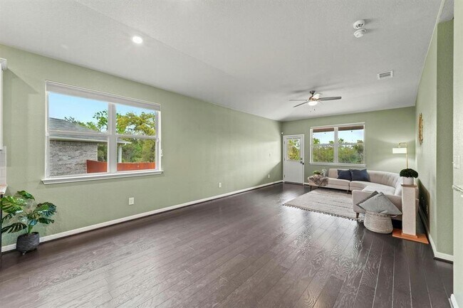 Building Photo - 416 Gabrielle Anne Dr