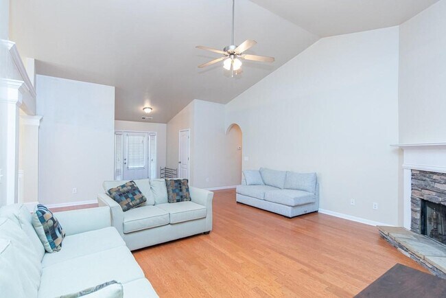 Building Photo - 4556 White Horse Dr