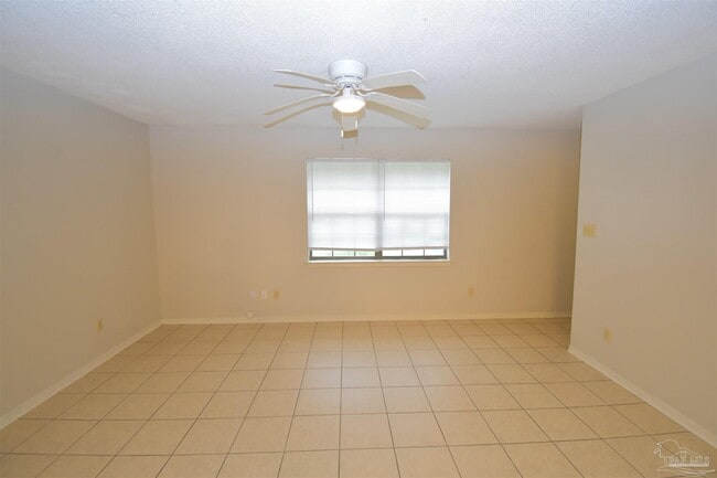 Building Photo - 7061 Heather Oaks Dr