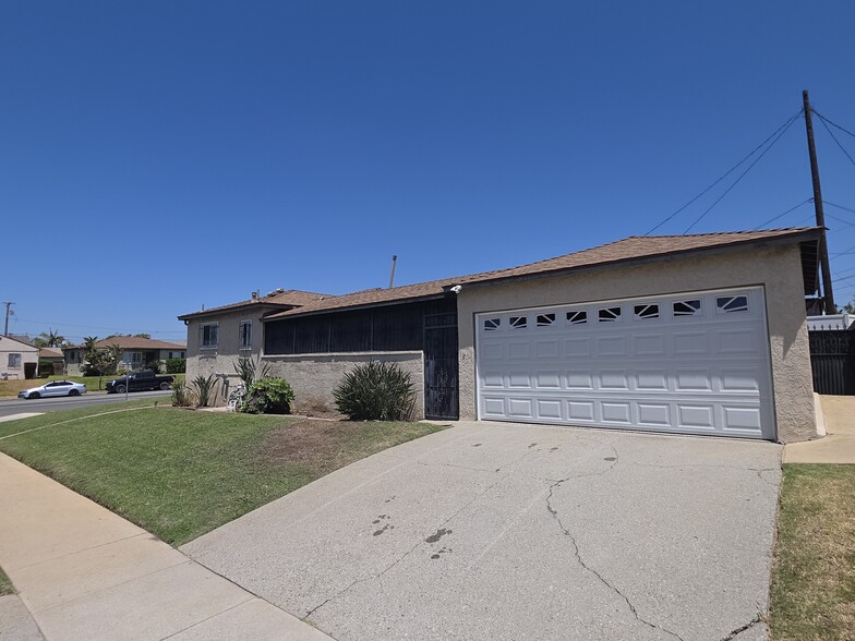 Building Photo - 2157 W 109th Pl