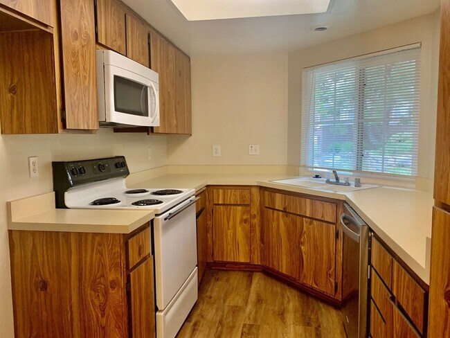 Building Photo - 1 Bedroom in Serene Community in Garden Grove