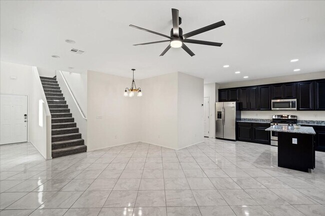 Building Photo - Gorgeous 3 Bed 2.5 Bath Home with Modern Feel