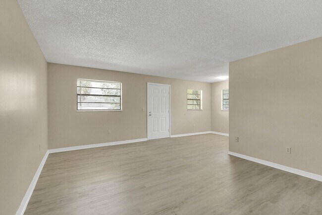 Building Photo - 1803 S Parrott Ave