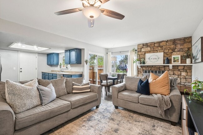 Primary Photo - Spacious 3 Bedroom Townhouse-Style Condo N...