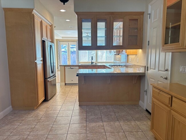 Building Photo - Single Story, Bright and Beautiful Home, w...