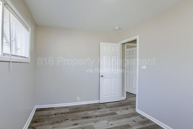Building Photo - 11201 Crystal Ave