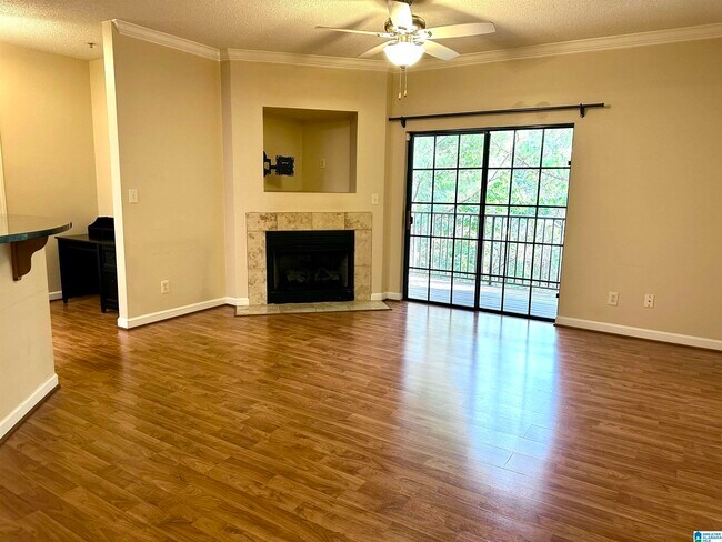 Building Photo - 208 Sterling Oaks Dr