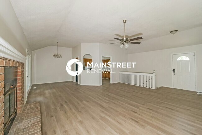 Building Photo - 3 Bedroom Pet-Friendly Home in Kansas City, MO with Main Street Renewal