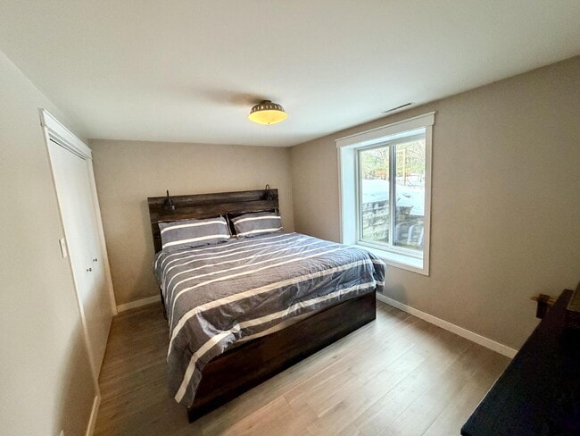 Building Photo - Designer 4 Bedroom Home with Sauna and Walk-Out Lower Level - Available May or June 1st