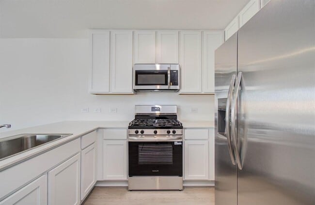 Building Photo - 5005 Gallant St