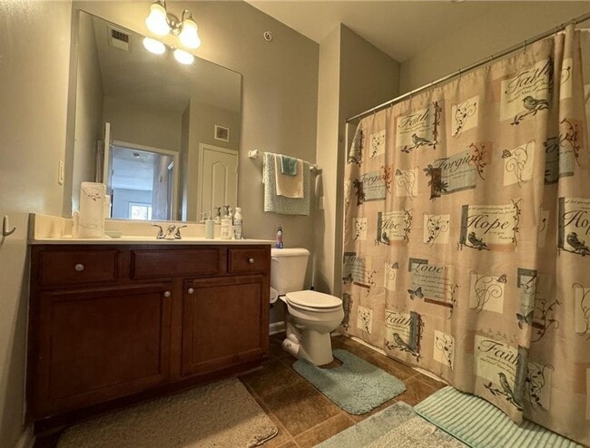 Building Photo - 2 BED /  2 BATH CORNER UNIT CONDO