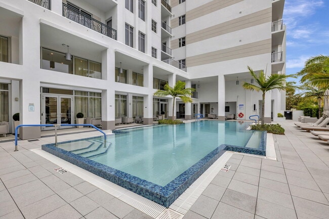 Building Photo - 155 E Boca Raton Rd