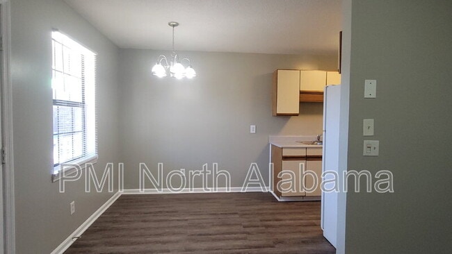 Building Photo - 4421 Bonnell Dr