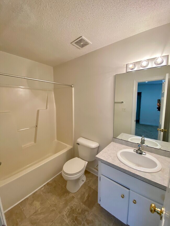 unit B - 4119 Juniper Ln NW