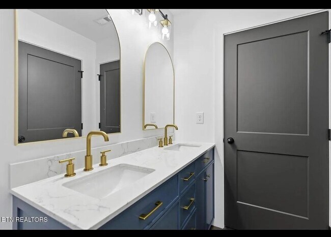 Building Photo - 3429 Garden Dr