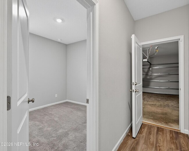 Building Photo - 14757 Cashew Ave