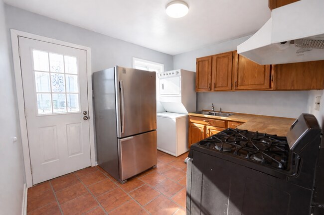 Building Photo - Charming 2BR Home with Rear Deck & Washer/Dryer in Dundalk