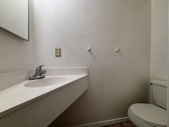 Building Photo - Desirable End-Unit Townhome with 2-Car Garage & Private Courtyard
