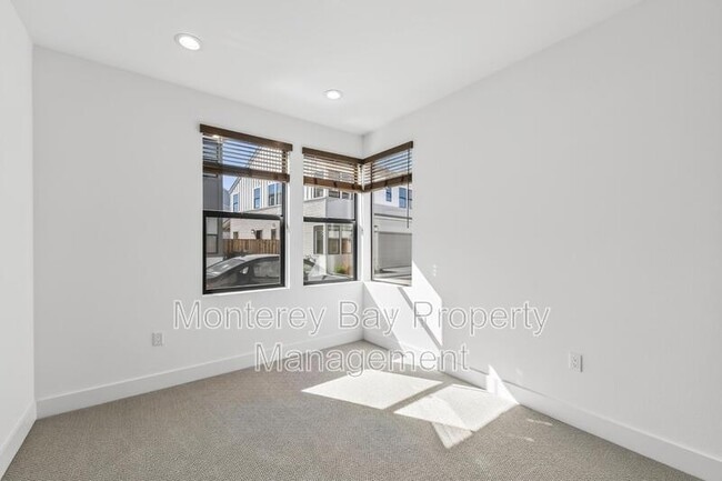 Building Photo - 108 8th St