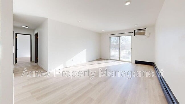 Building Photo - 215 E Arbor Ave