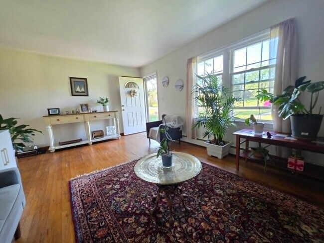 Building Photo - 104 Lee Dr