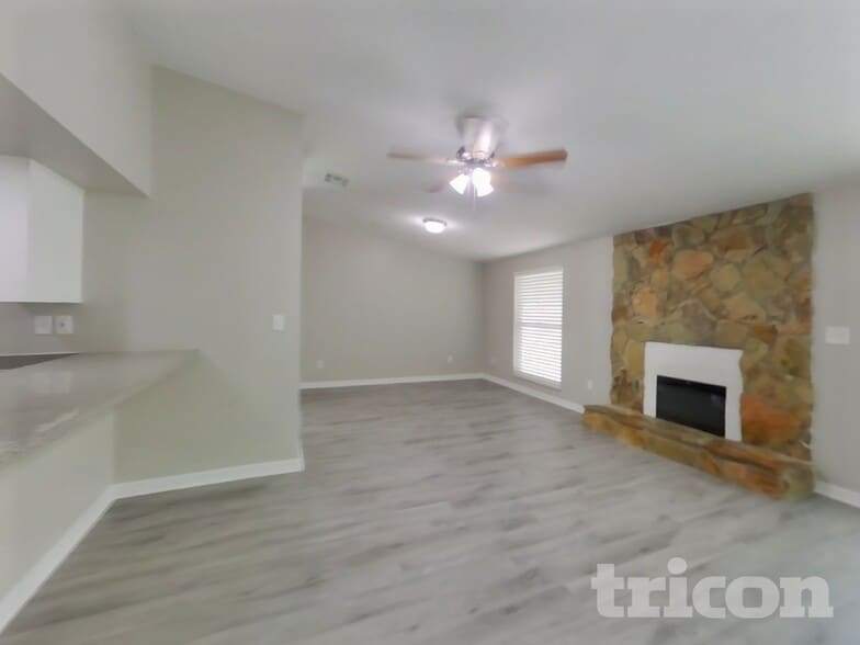 Building Photo - 3183 Bee St E