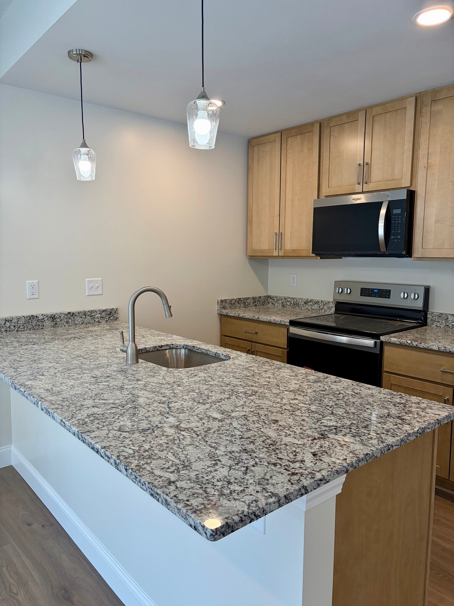 Building Photo - 122 Memphis St