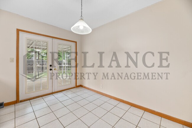 Building Photo - 614 N Brownthrush Ln