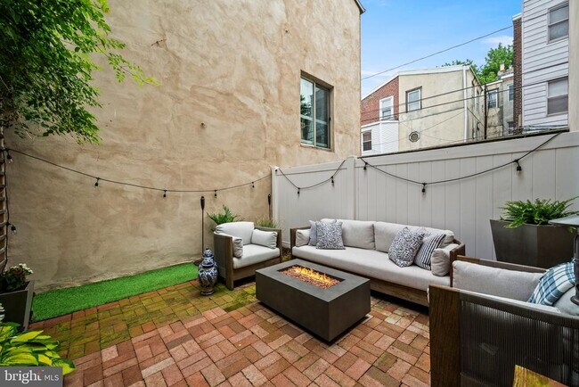 Building Photo - 722 S Clifton St