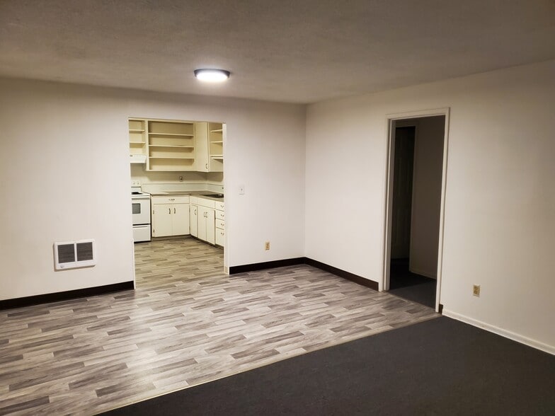 Building Photo - 2915 W 7th Ave