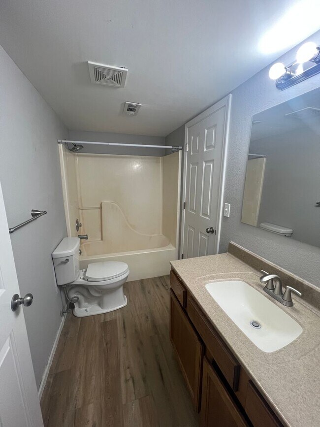 Building Photo - 645-647 W. Country Squire Ct