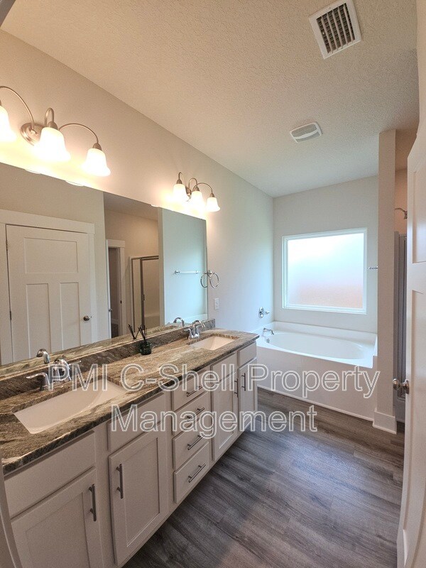 Building Photo - 6047 Twenty One Oaks Dr