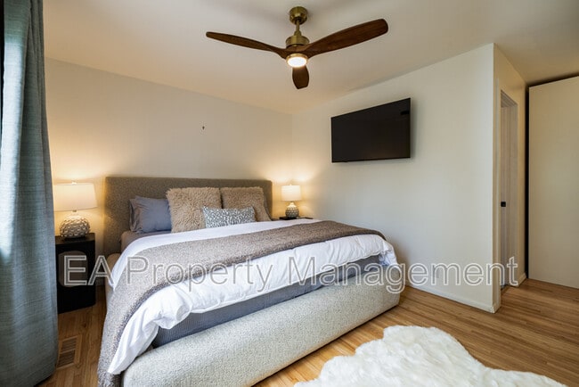 Building Photo - 520 San Pasquale Ave SW