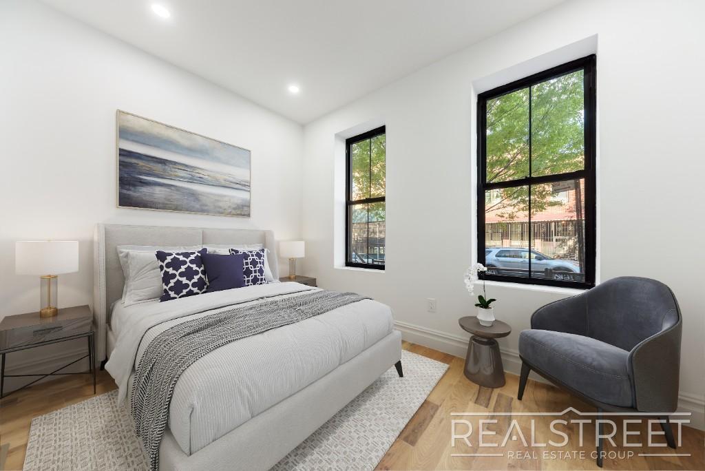 Building Photo - STUNNING 4+ BED 3 BATH DUPLEX + YARD IN PRIME BUSHWICK TOWNHOUSE