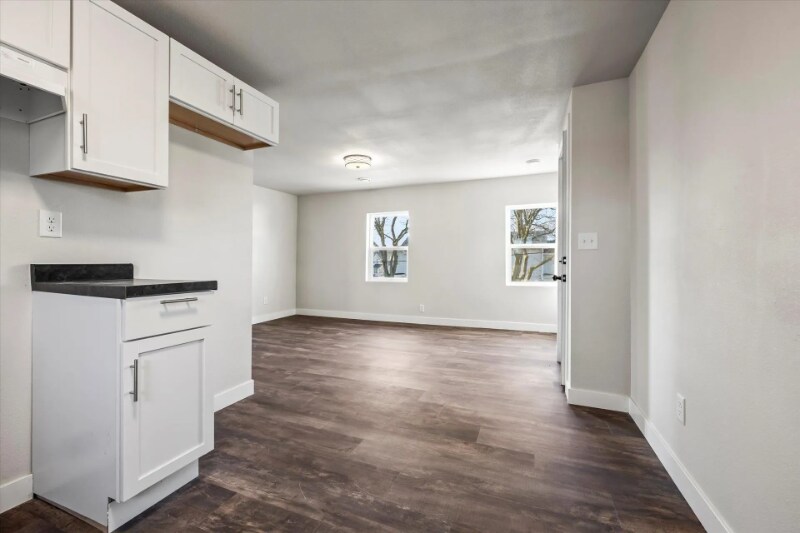 Building Photo - 224 Doty St