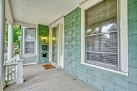 Building Photo - 371 Alexander St