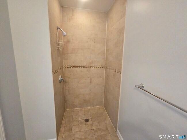 Building Photo - 6 Oak Branch Dr