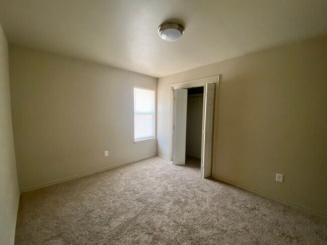 Building Photo - Pre-leasing for July.