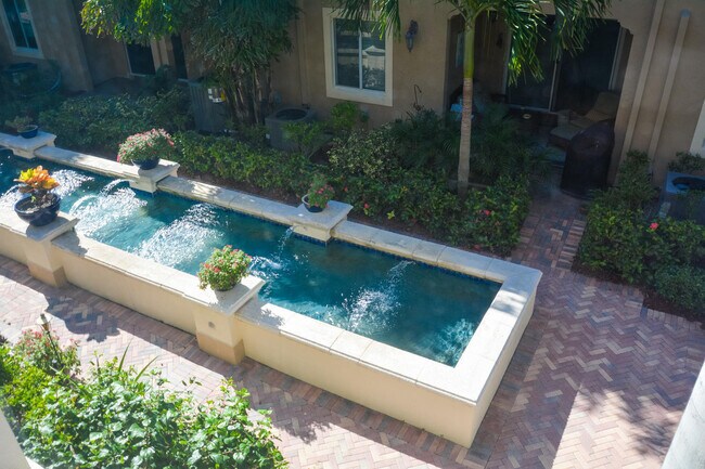 Building Photo - 3033 Waterside Cir