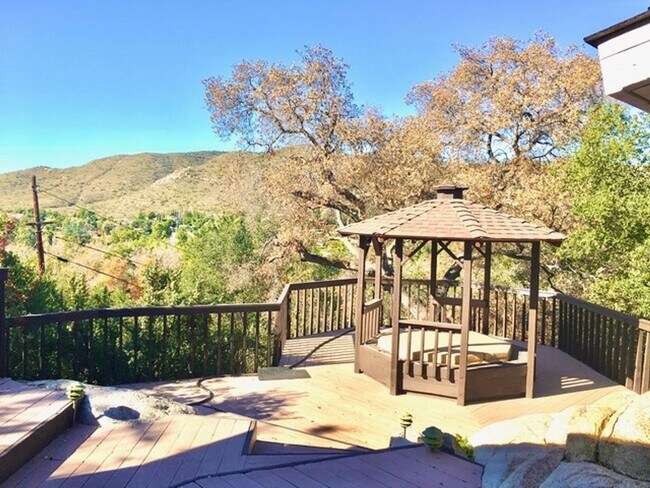 Building Photo - **AVAILABLE NOW**