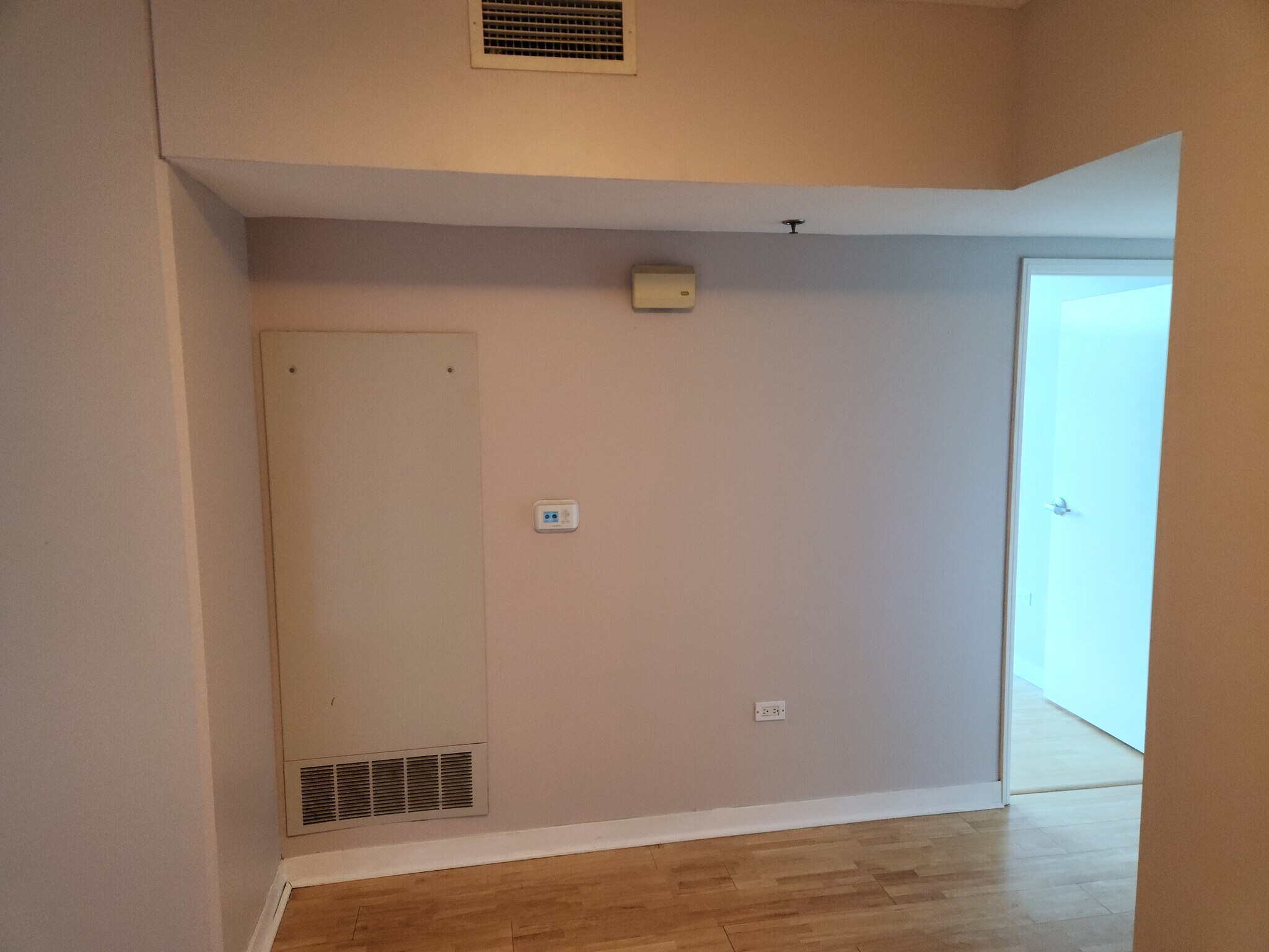 Building Photo - 425 W Beech St