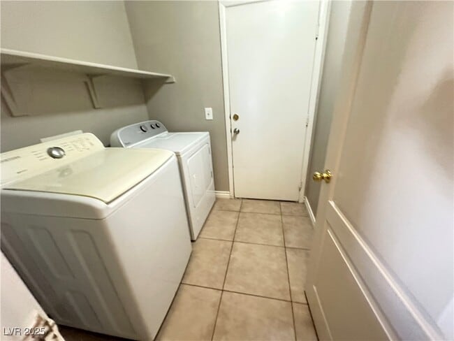 Building Photo - 4426 Cinema Ave