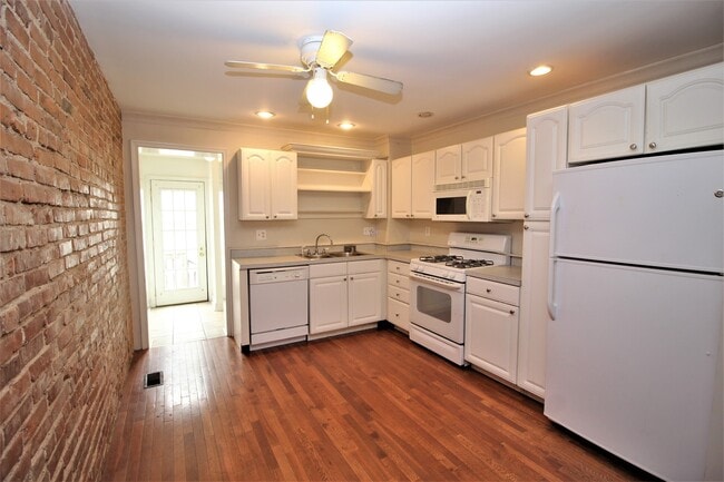 Building Photo - Spacious Riverside 3bd/2.5ba home CAC and ...