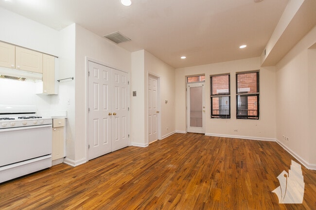 Building Photo - 917 W Dakin St