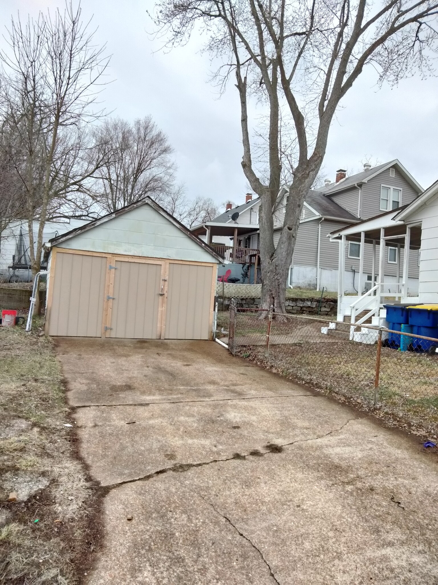 Building Photo - 402 Henry St