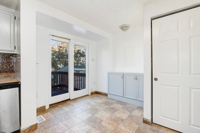 Building Photo - 1649 N Missouri Ave