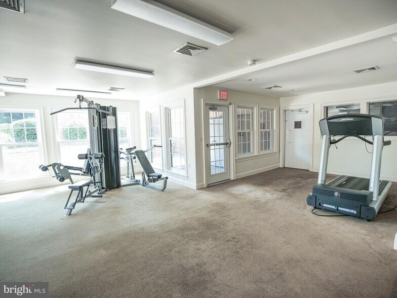 Building Photo - 6348 Field Flower Trl