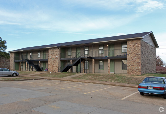 Primary Photo - Parkway Place Apartments