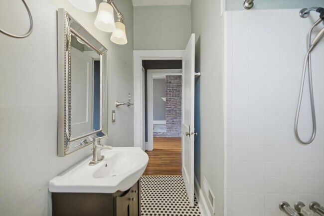 Building Photo - 108 Cullum St